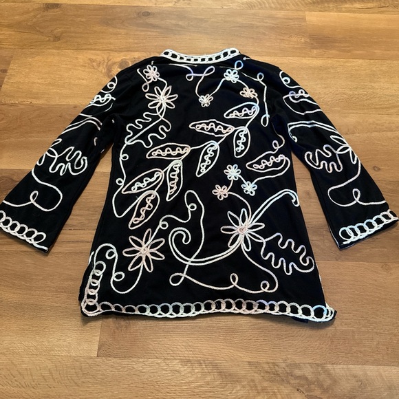 Size Small Once Again Embroidered Black Beige Tunic Top 3/4 Sleeve V-Neck EUC - Picture 7 of 8